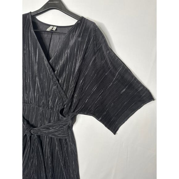 ASOS DESIGN plisse wrap tie romper short sleeves black size 12 - Picture 4 of 12